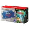 CONSOLA NEW NINTENDO 2DS XL HYLIAN SHIELD EDITION Esta versão da consola combina portabilidade com uma experiência de jogo confortável, oferecendo ecrãs de grandes dimensões e um design dobrável que facilita o transporte. Apesar de não ter funcionalidade 3D, proporciona gráficos nítidos e cores vibrantes, mantendo a qualidade visual característica da família Nintendo 3DS. O desempenho é reforçado com um processador mais rápido em comparação com modelos anteriores, permitindo tempos de carregamento reduzidos e jogabilidade mais fluida. Inclui um conjunto completo de funcionalidades, como compatibilidade com amiibo através do sensor NFC integrado no ecrã inferior, suporte para jogos da Nintendo 3DS, New Nintendo 3DS e Nintendo DS, e acesso à vasta biblioteca digital da Nintendo eShop. A consola vem ainda pré-instalada com o jogo The Legend of Zelda: A Link Between Worlds, proporcionando uma aventura envolvente logo desde o primeiro momento.