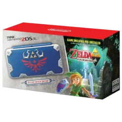CONSOLA NEW NINTENDO 2DS XL HYLIAN SHIELD EDITION Esta versão da consola combina portabilidade com uma experiência de jogo confortável, oferecendo ecrãs de grandes dimensões e um design dobrável que facilita o transporte. Apesar de não ter funcionalidade 3D, proporciona gráficos nítidos e cores vibrantes, mantendo a qualidade visual característica da família Nintendo 3DS. O desempenho é reforçado com um processador mais rápido em comparação com modelos anteriores, permitindo tempos de carregamento reduzidos e jogabilidade mais fluida. Inclui um conjunto completo de funcionalidades, como compatibilidade com amiibo através do sensor NFC integrado no ecrã inferior, suporte para jogos da Nintendo 3DS, New Nintendo 3DS e Nintendo DS, e acesso à vasta biblioteca digital da Nintendo eShop. A consola vem ainda pré-instalada com o jogo The Legend of Zelda: A Link Between Worlds, proporcionando uma aventura envolvente logo desde o primeiro momento.